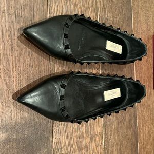 Black on black Valentino rockstud flat